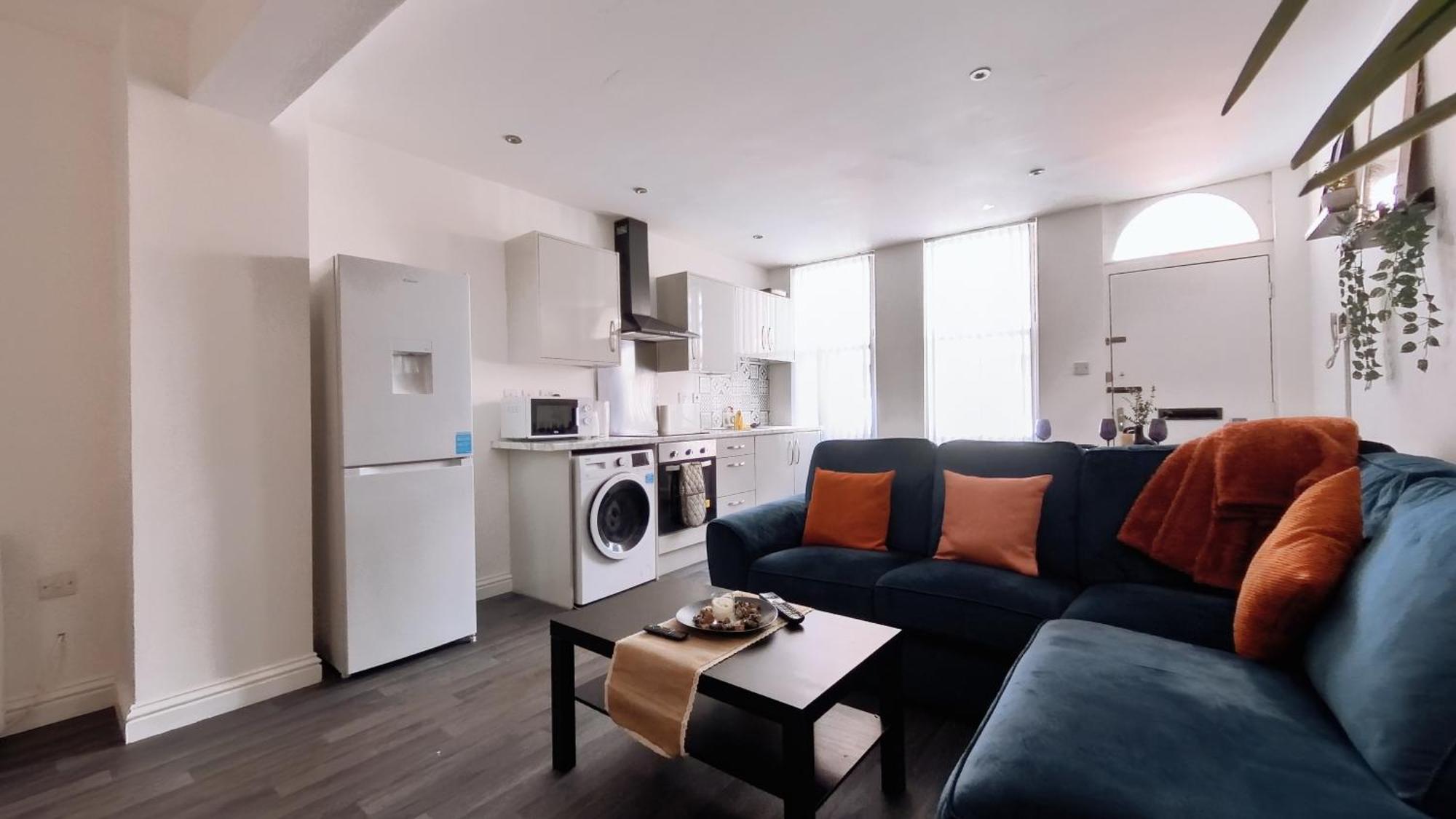 Group Bookings: Up To 30 Guests Across 5 Spacious Flats! Keyless Access Free Wifi & Parking Birmingham Exterior photo