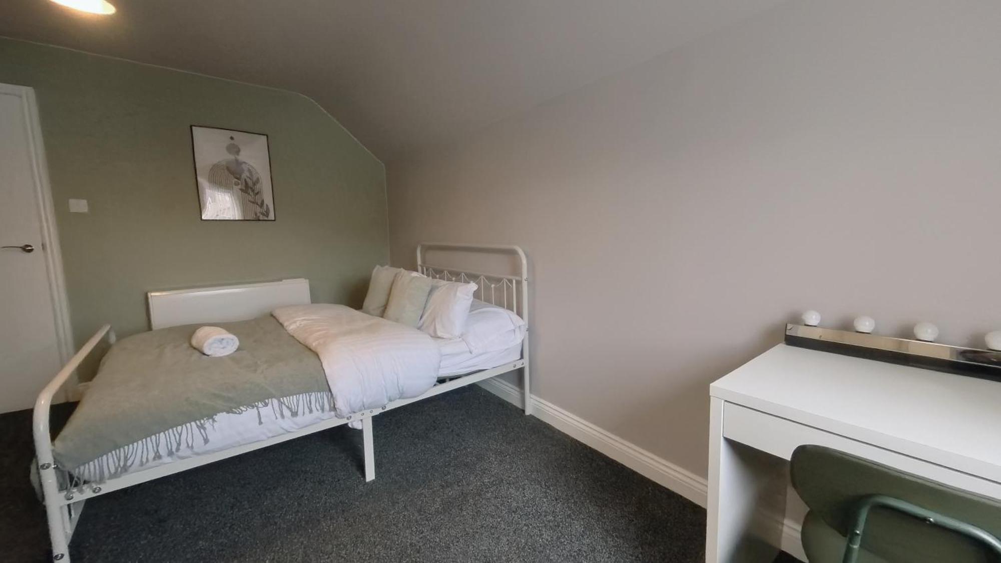 Group Bookings: Up To 30 Guests Across 5 Spacious Flats! Keyless Access Free Wifi & Parking Birmingham Exterior photo