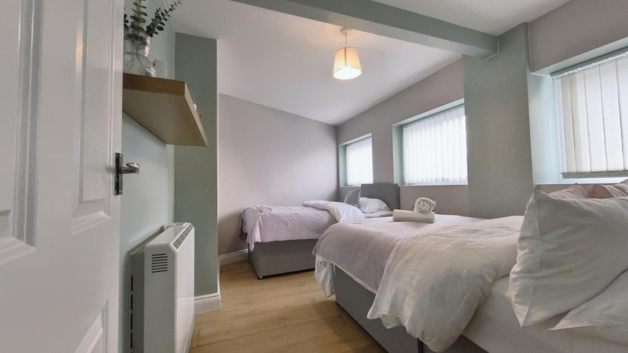 Group Bookings: Up To 30 Guests Across 5 Spacious Flats! Keyless Access Free Wifi & Parking Birmingham Exterior photo