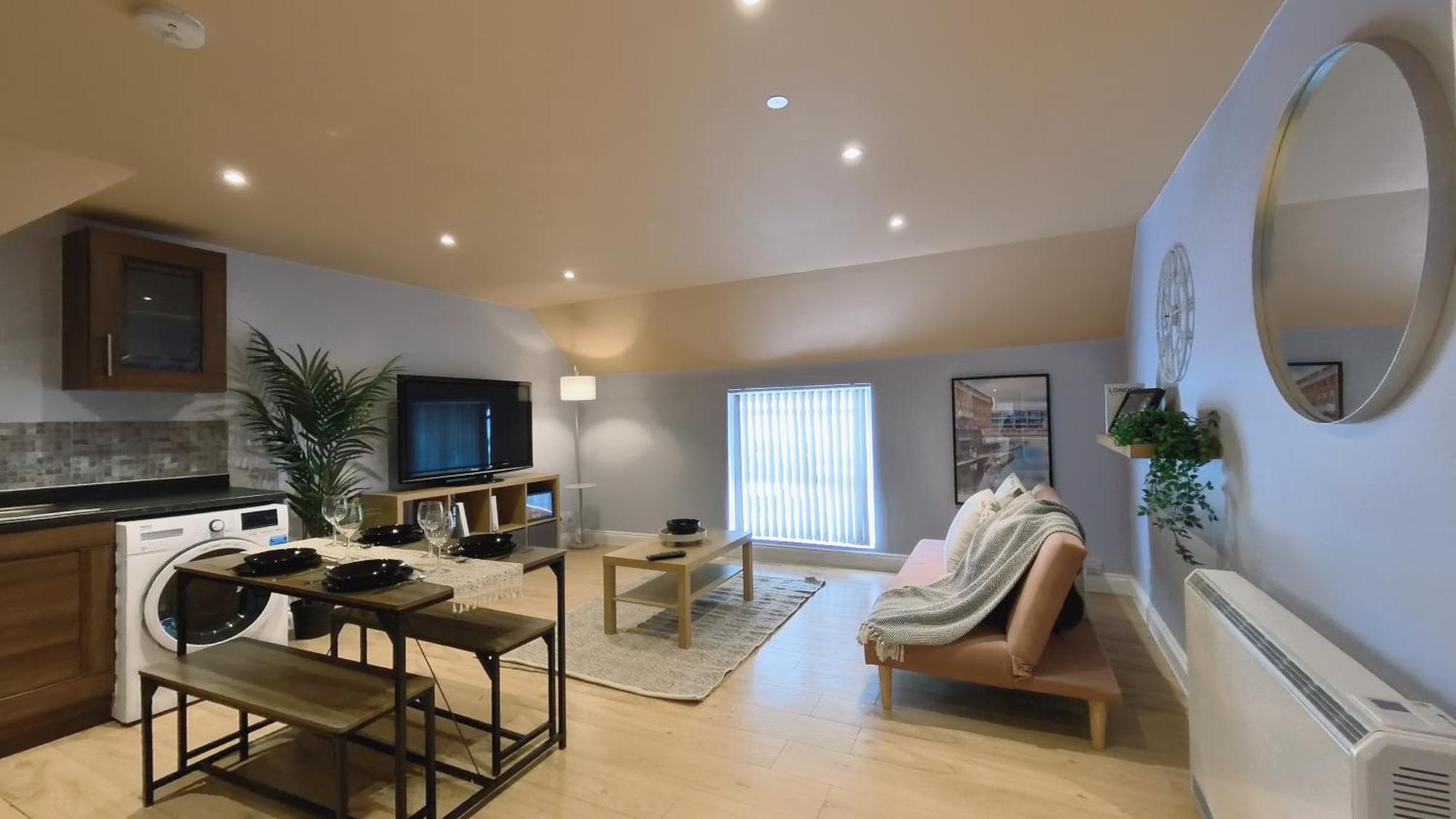 Group Bookings: Up To 30 Guests Across 5 Spacious Flats! Keyless Access Free Wifi & Parking Birmingham Exterior photo