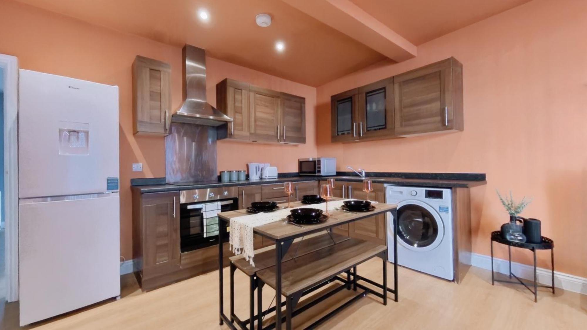 Group Bookings: Up To 30 Guests Across 5 Spacious Flats! Keyless Access Free Wifi & Parking Birmingham Exterior photo