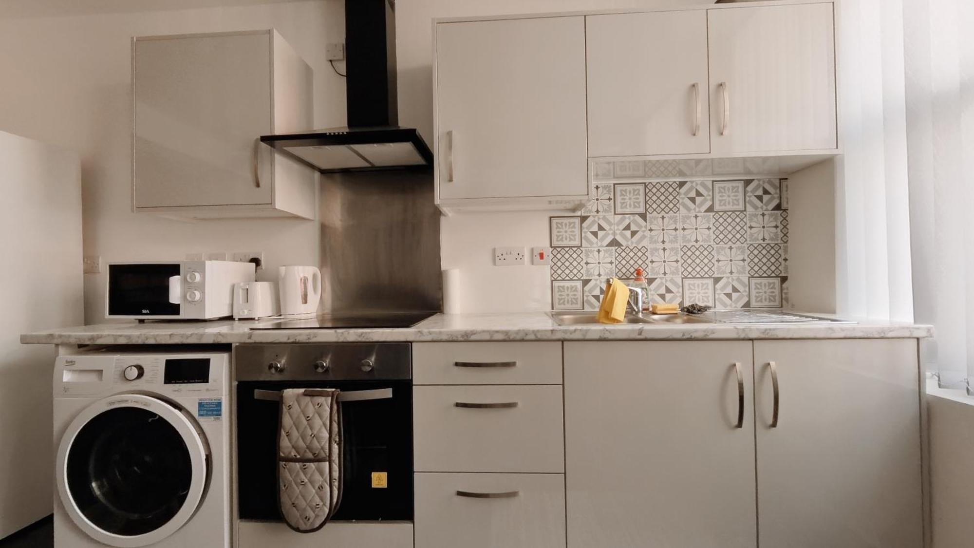 Group Bookings: Up To 30 Guests Across 5 Spacious Flats! Keyless Access Free Wifi & Parking Birmingham Exterior photo