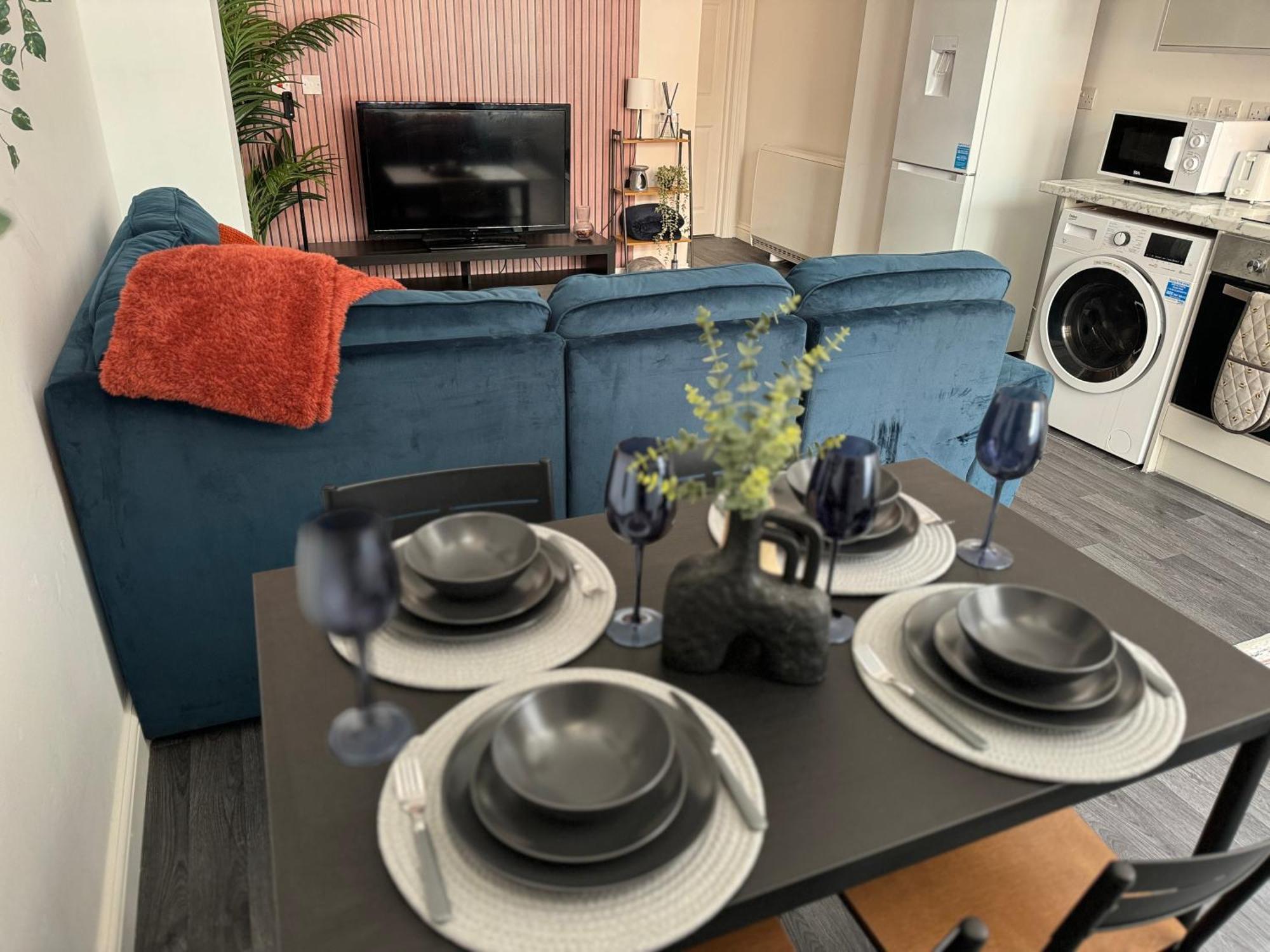 Group Bookings: Up To 30 Guests Across 5 Spacious Flats! Keyless Access Free Wifi & Parking Birmingham Exterior photo