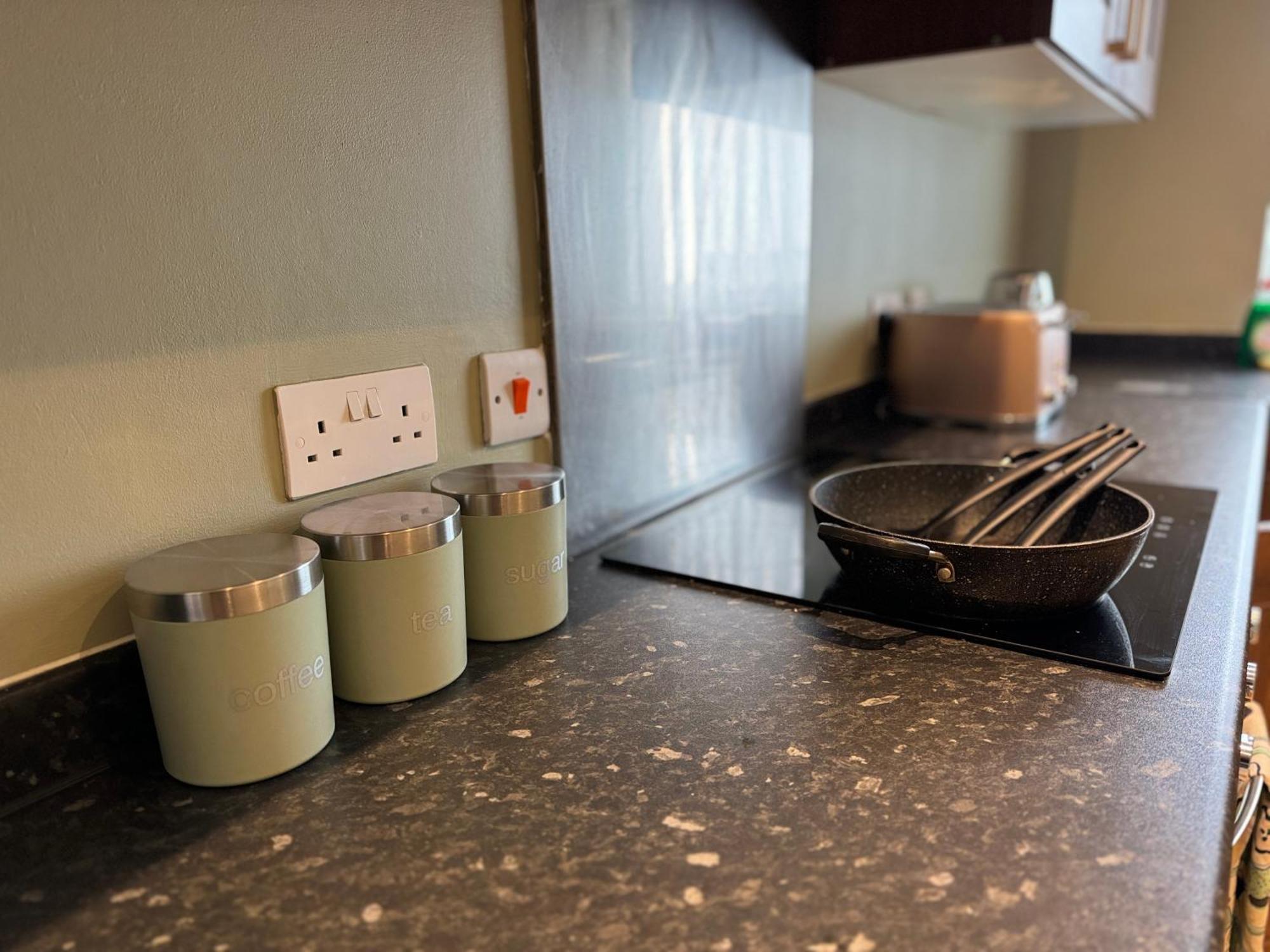 Group Bookings: Up To 30 Guests Across 5 Spacious Flats! Keyless Access Free Wifi & Parking Birmingham Exterior photo