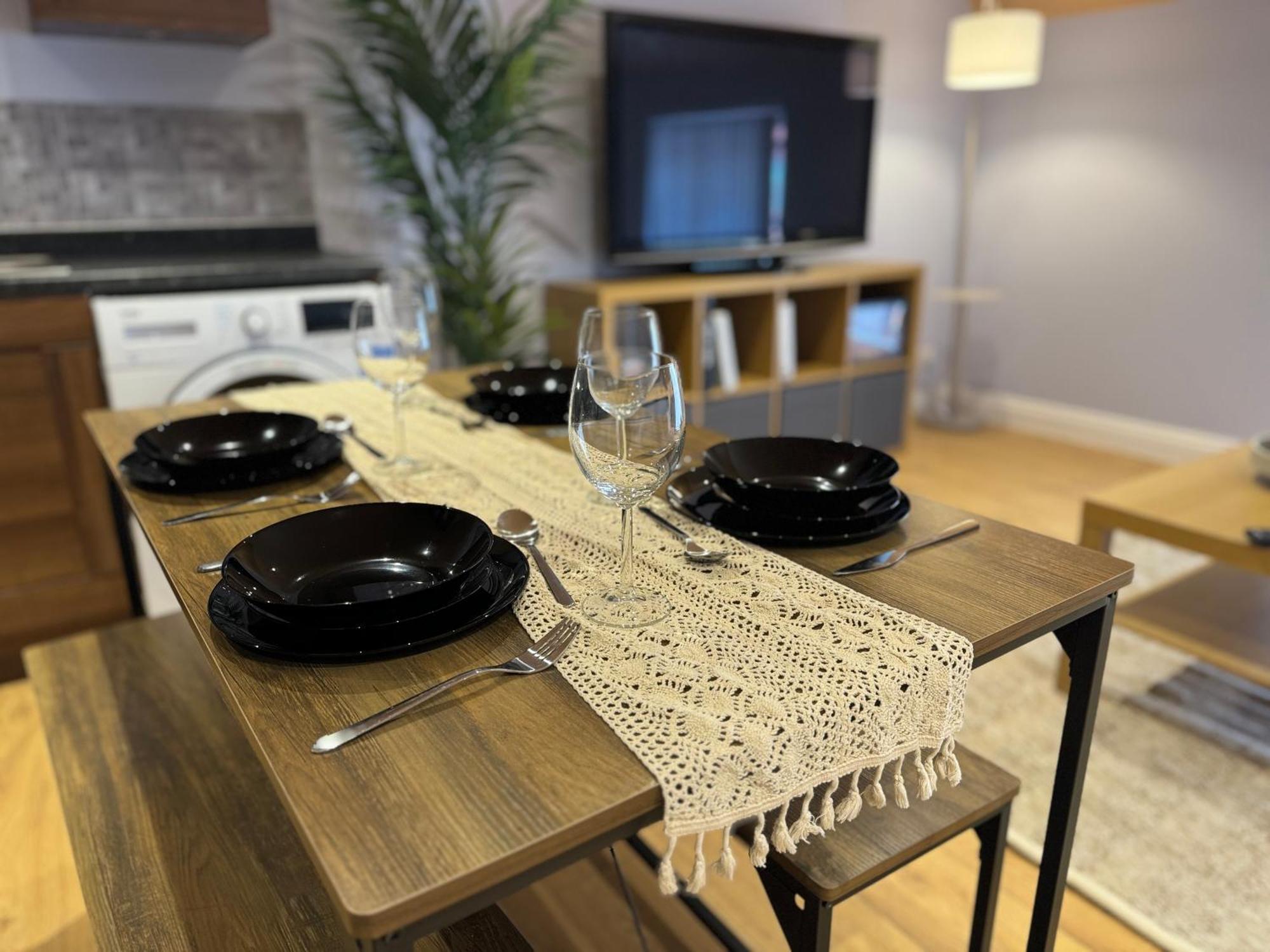 Group Bookings: Up To 30 Guests Across 5 Spacious Flats! Keyless Access Free Wifi & Parking Birmingham Exterior photo