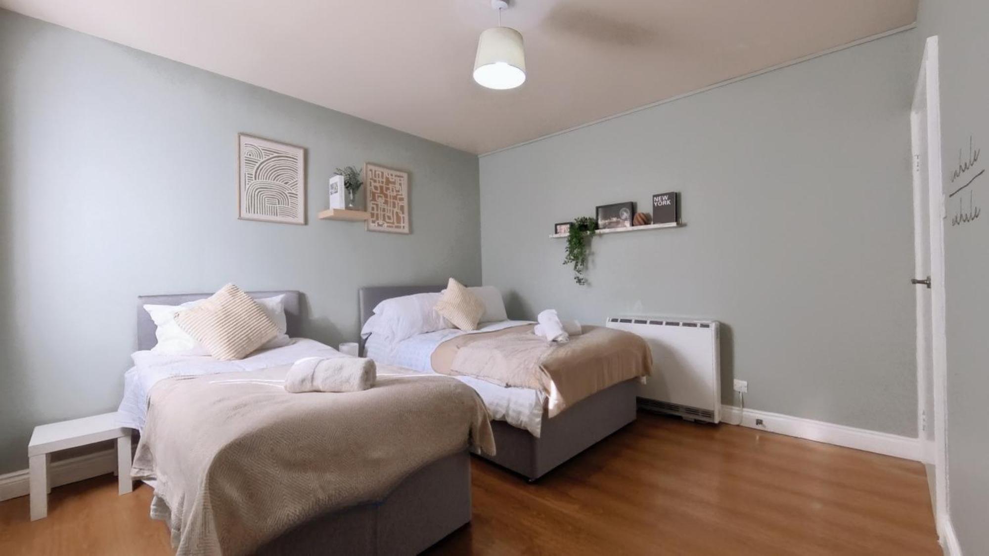 Group Bookings: Up To 30 Guests Across 5 Spacious Flats! Keyless Access Free Wifi & Parking Birmingham Exterior photo