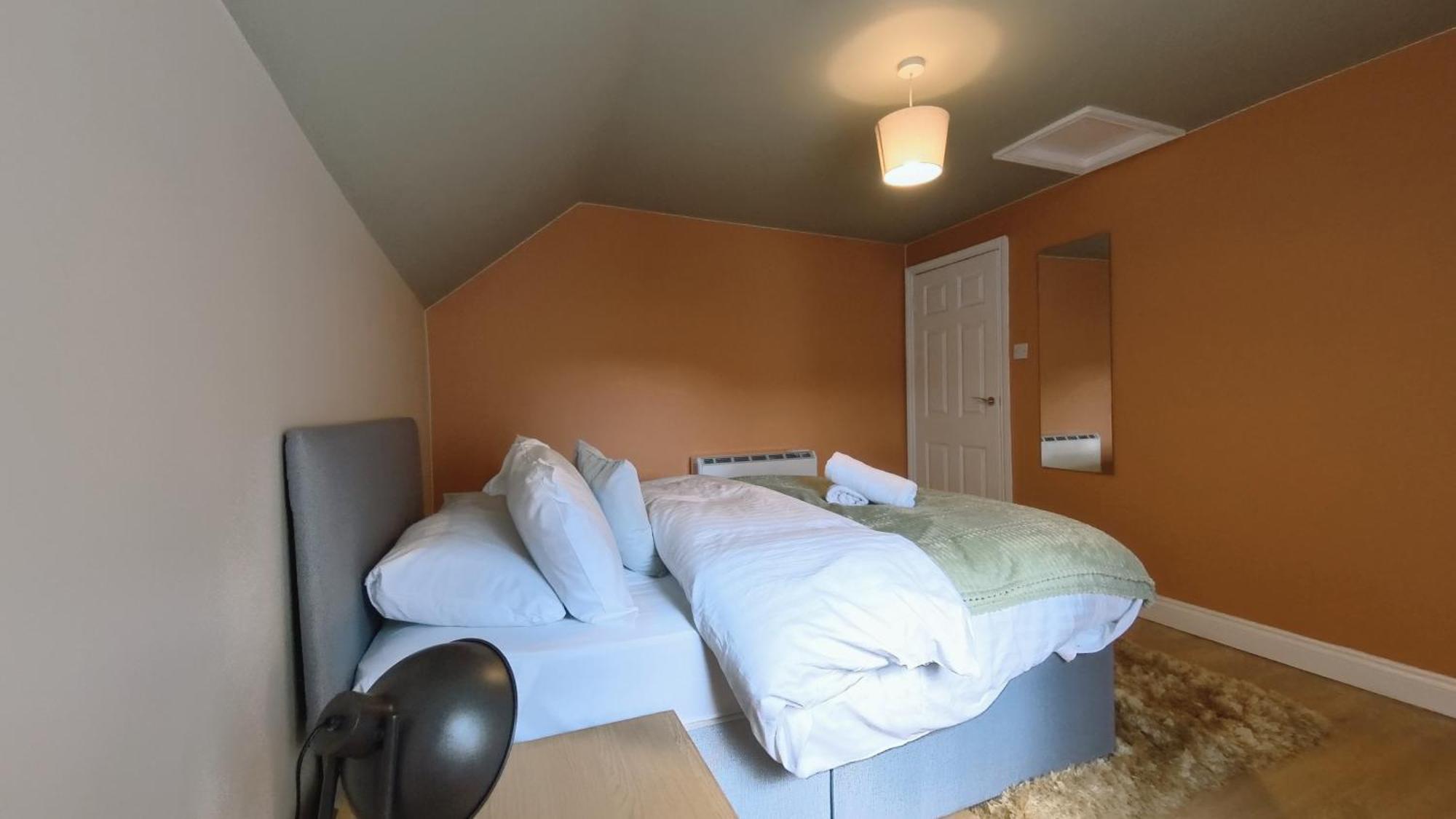 Group Bookings: Up To 30 Guests Across 5 Spacious Flats! Keyless Access Free Wifi & Parking Birmingham Exterior photo