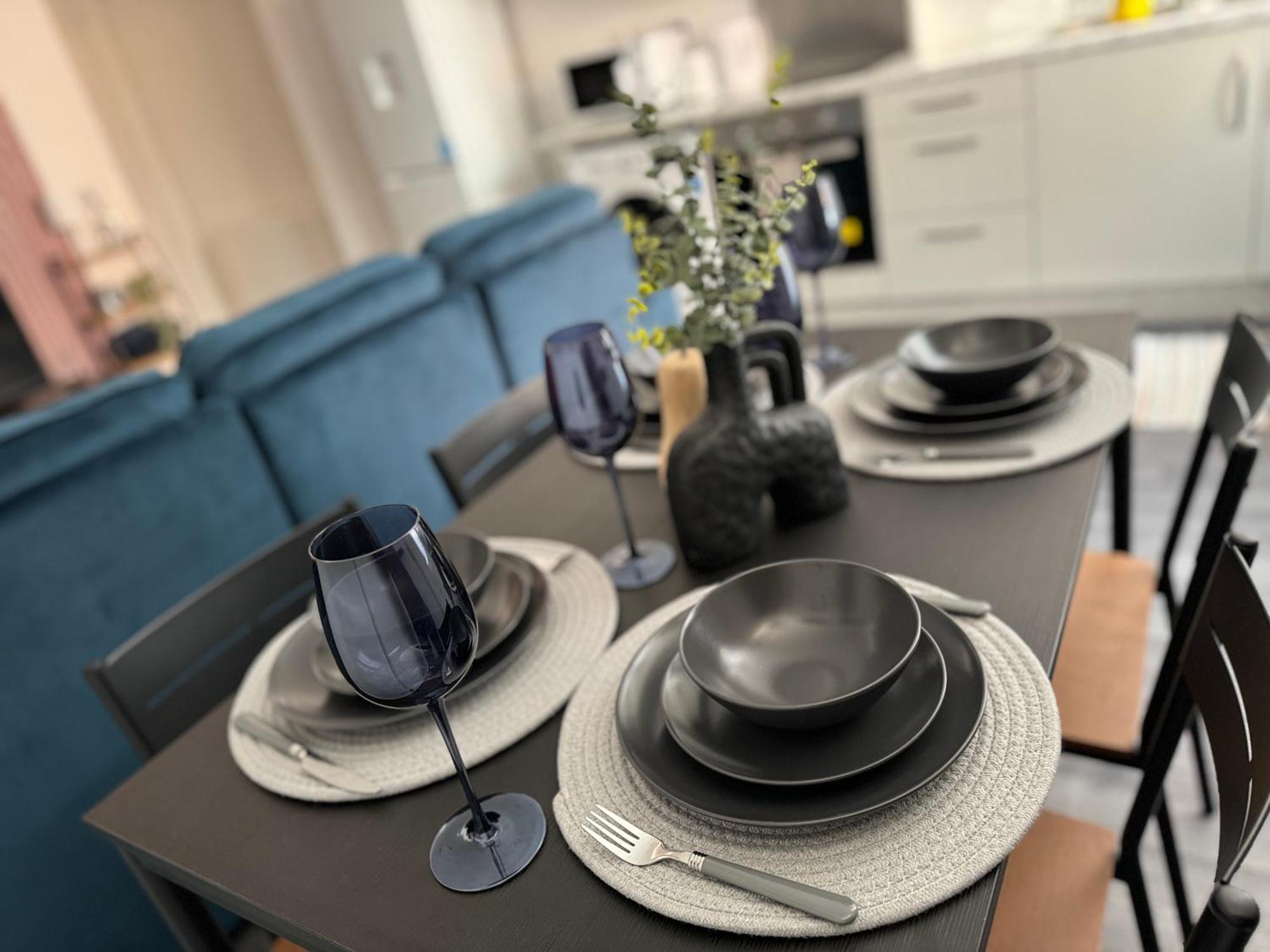 Group Bookings: Up To 30 Guests Across 5 Spacious Flats! Keyless Access Free Wifi & Parking Birmingham Exterior photo
