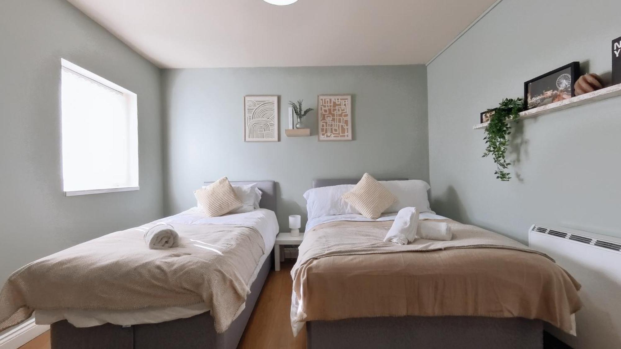 Group Bookings: Up To 30 Guests Across 5 Spacious Flats! Keyless Access Free Wifi & Parking Birmingham Exterior photo